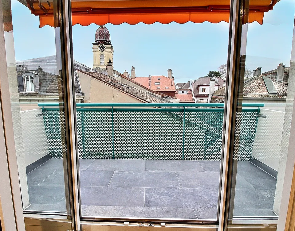 Apartment with 2.5 rooms renovated with balcony - Hypercenter of Morges
