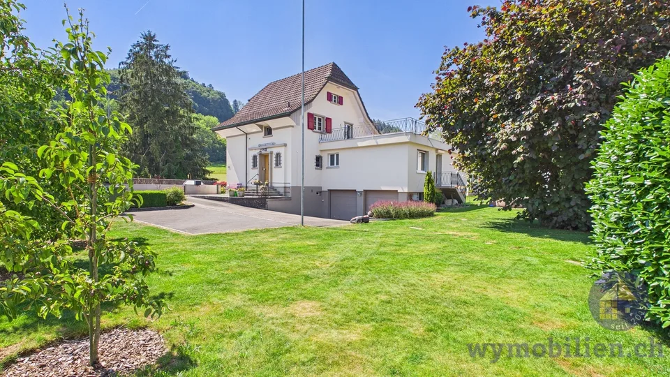 Haus auf grosser Parzelle (1112m2) und XXL-Garage
