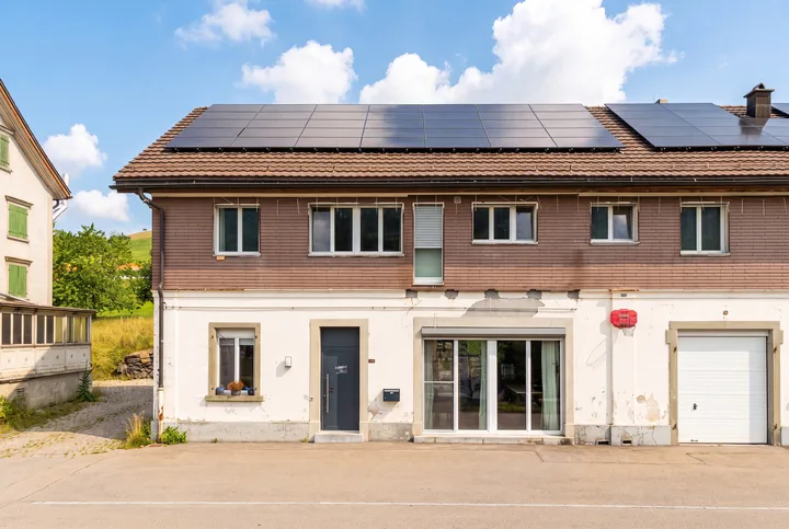 ÉLÉGANTE MAISON JUMELÉE DE 6.5 PIÈCES AVEC UN STANDARD DE FINITION DES PLUS MODERNES