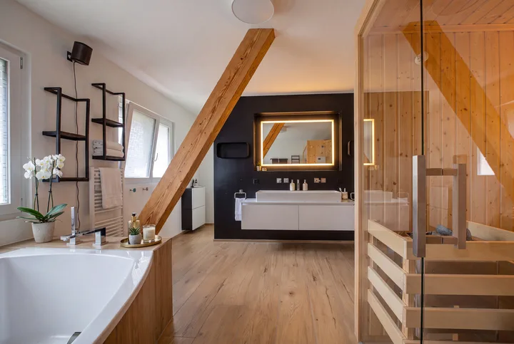 ÉLÉGANTE MAISON JUMELÉE DE 6.5 PIÈCES AVEC UN STANDARD DE FINITION DES PLUS MODERNES