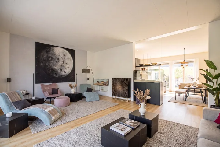 ÉLÉGANTE MAISON JUMELÉE DE 6.5 PIÈCES AVEC UN STANDARD DE FINITION DES PLUS MODERNES
