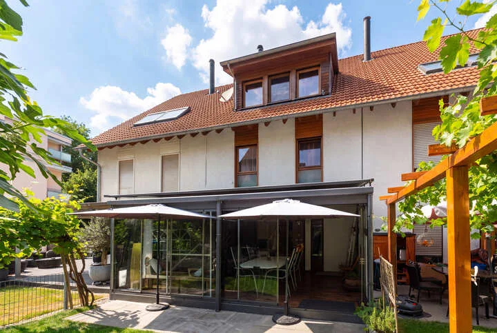 GROSSZÜGIGES REIHENMITTELHAUS IN DER NÄHE DES PFÄFFIKERSEES