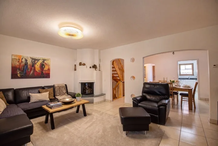 SPACIOUS MID-TERRACE HOUSE NEAR LAKE PFÄFFIKON