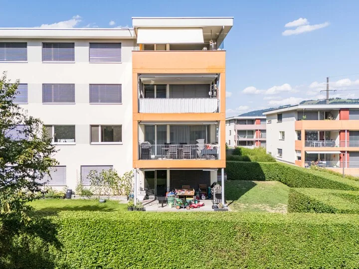 ÉLÉGANT, LUMINEUX, CENTRAL - APPARTEMENT DE 4.5 PIÈCES À EBIKON