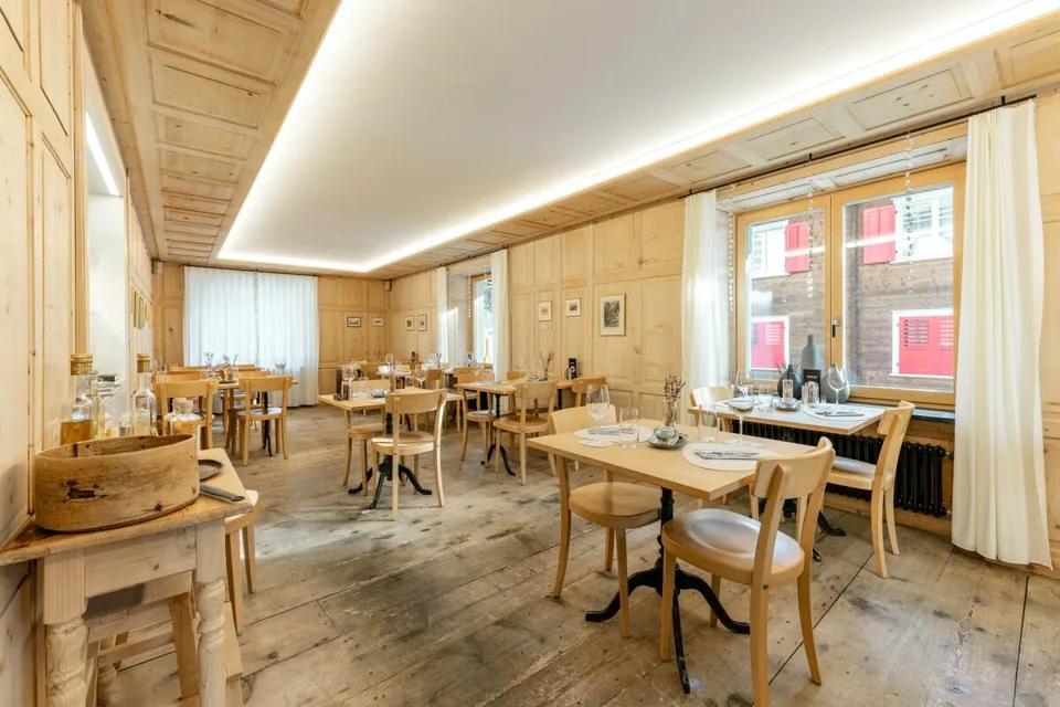 Hôtel élégant Vallatscha près de Disentis sur le col du Lukmanier