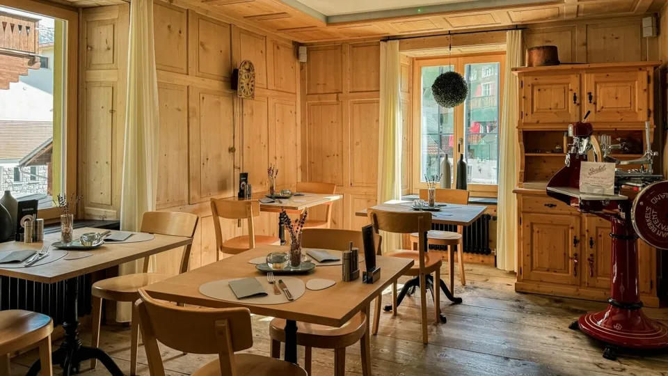 Hôtel élégant Vallatscha près de Disentis sur le col du Lukmanier