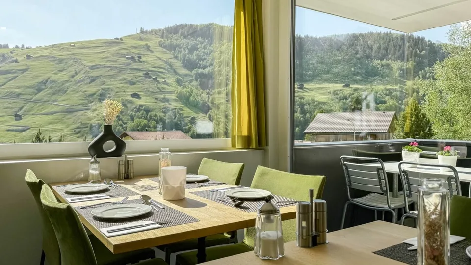 Hôtel élégant Vallatscha près de Disentis sur le col du Lukmanier