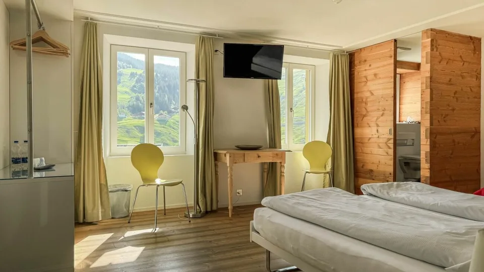 Hôtel élégant Vallatscha près de Disentis sur le col du Lukmanier