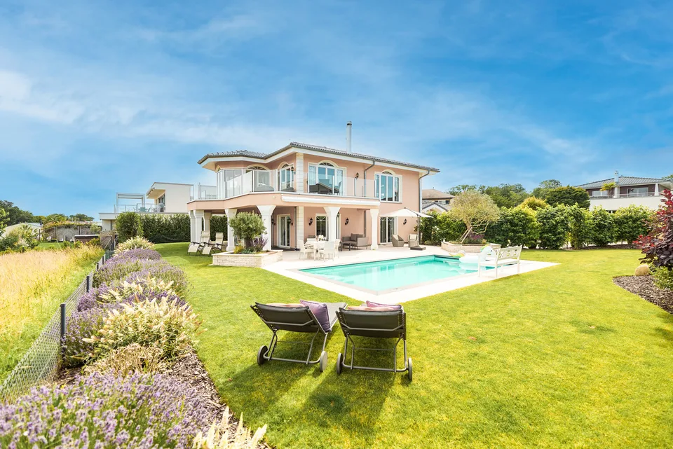 ATMOSFERE DI VACANZA: VILLA CON VISTA SUL LAGO DI NEUCHÂTEL