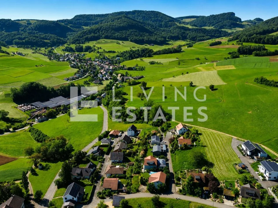 BAULAND MIT WEITBLICK UND NATURVERBUNDENHEIT