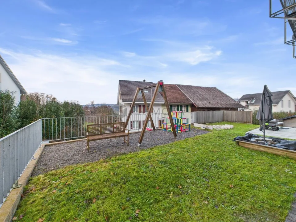 Helle 4.5 Zimmer-Wohnung mit schöner Aussicht und attraktivem Wohnkomfort