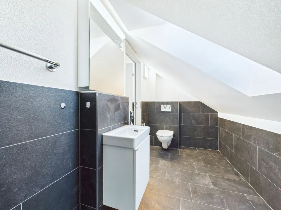 Helle 4.5 Zimmer-Wohnung mit schöner Aussicht und attraktivem Wohnkomfort