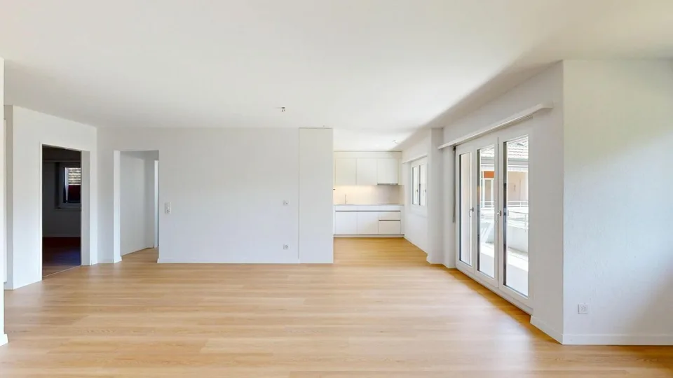 Wohnen in neuem Glanz - Helle 3.5-Zimmerwohnung mit sonnigem Balkon - Erstbezug nach Gesamterneuerung