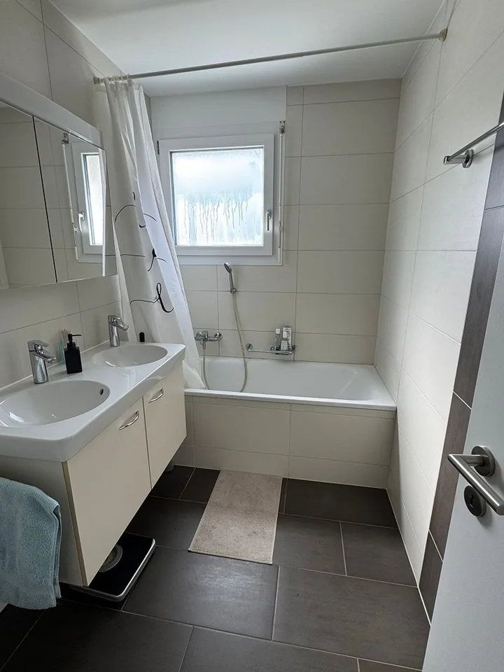 Very nice accommodation in a small building, green area, 3.5 rooms with balcony
