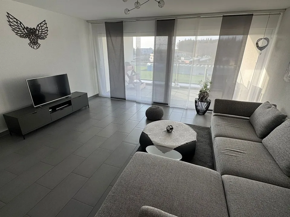 Very nice accommodation in a small building, green area, 3.5 rooms with balcony