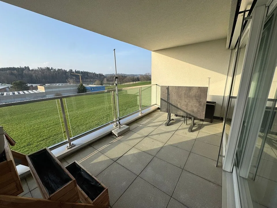 Very nice accommodation in a small building, green area, 3.5 rooms with balcony