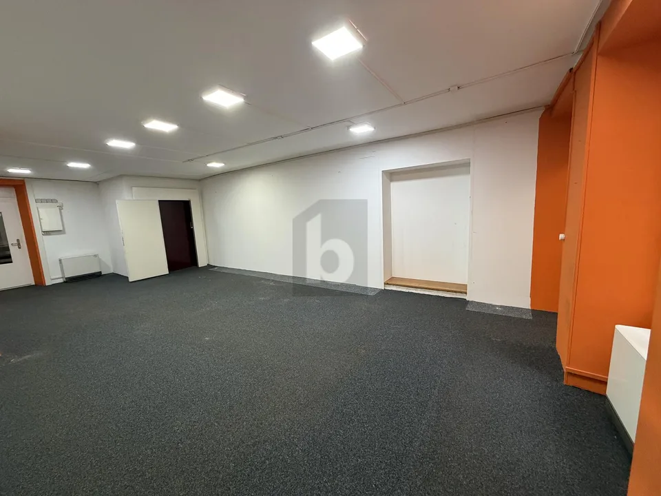 CENTRAL LOCATION WITH EXCELLENT VISIBILITY