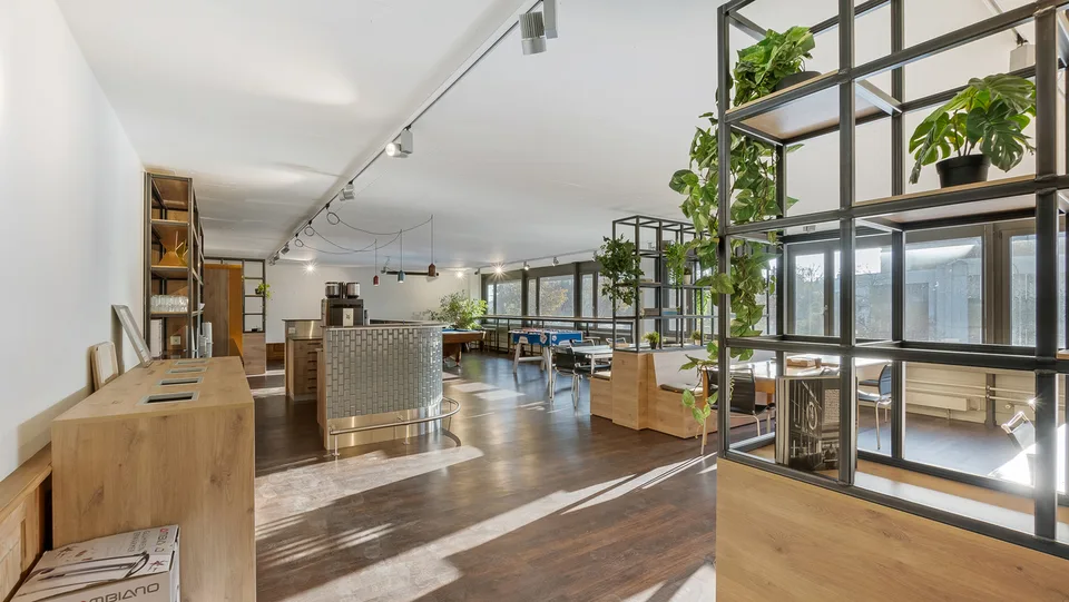 Your new business hub directly on the A1