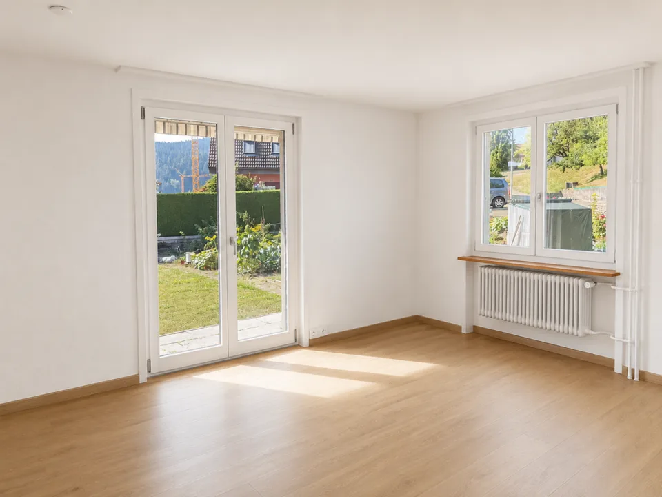 3-Bedroom Apartment with Seating Area