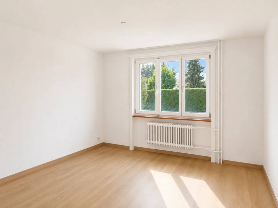 3-Bedroom Apartment with Seating Area