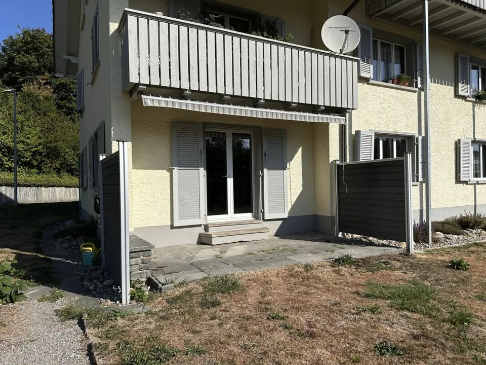 3-Bedroom Apartment with Seating Area
