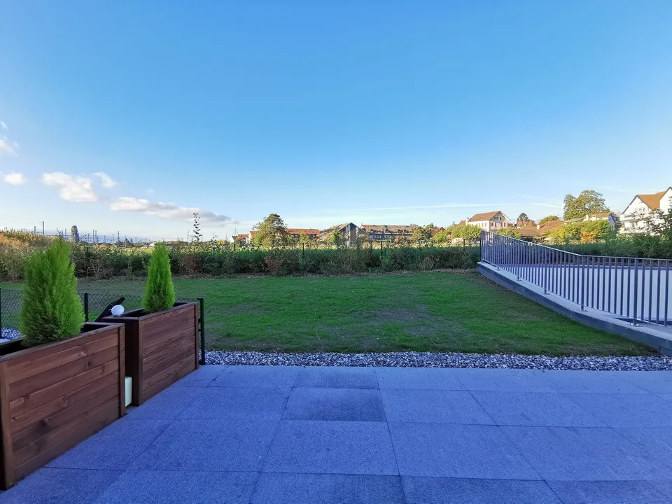 Neues 2,5-Zimmer-Apartment, Terrasse und Garten