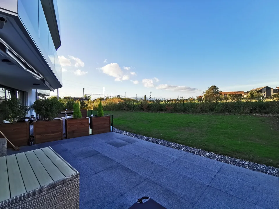 Neues 2,5-Zimmer-Apartment, Terrasse und Garten