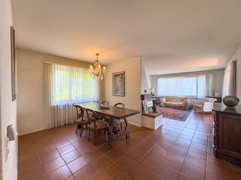 Villa mit Garten und offenem Blick auf den Luganersee in Carona