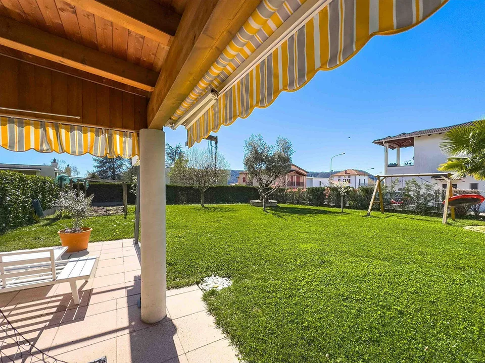 Doppelhaushälfte mit großem Garten in Morbio Inferiore