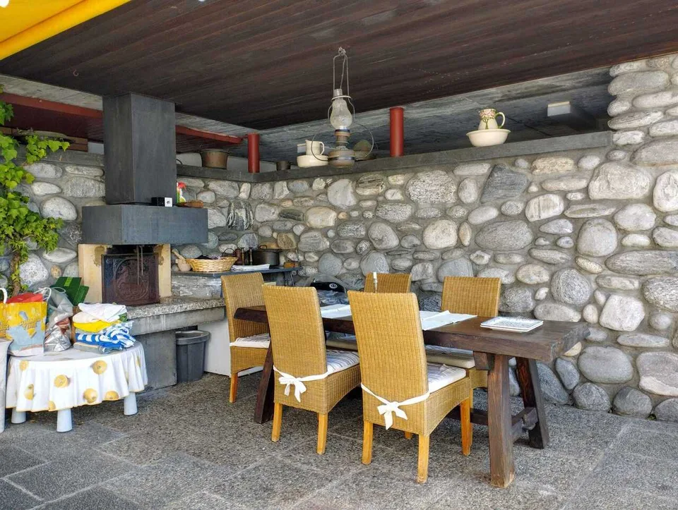 MURALTO - Elegante appartamento con piscina privata e super vista lago
