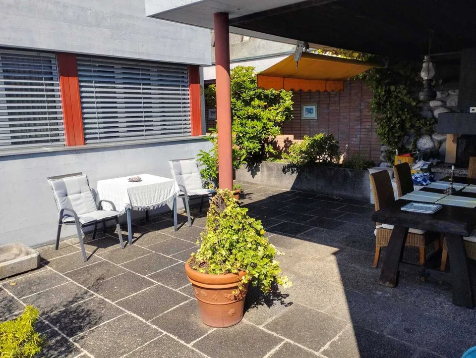 MURALTO - Elegante appartamento con piscina privata e super vista lago