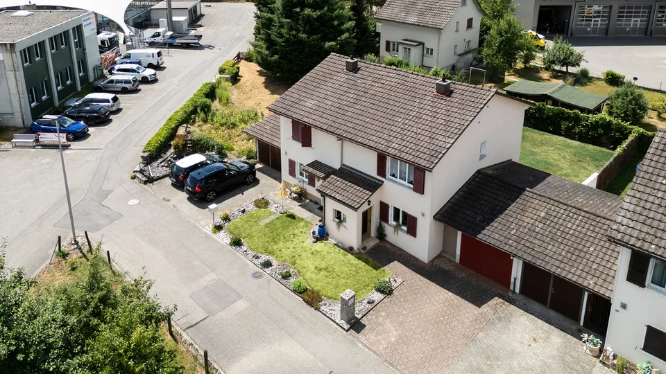 Charming semi-detached house with sunny garden