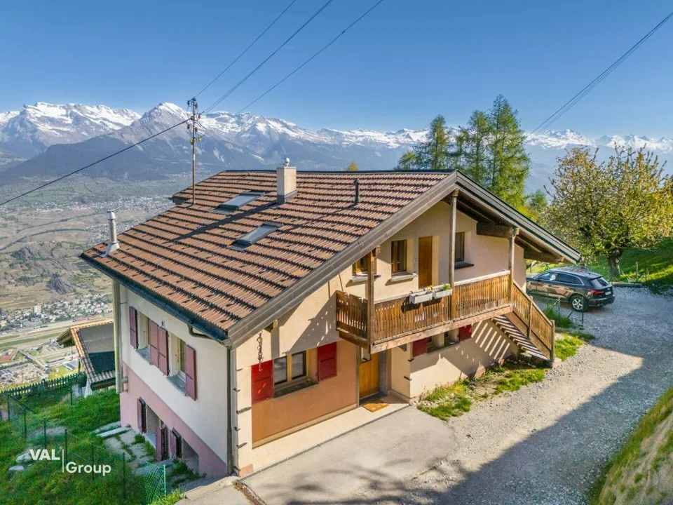 The spirit of the chalet revisited in a superb 5-room apartment