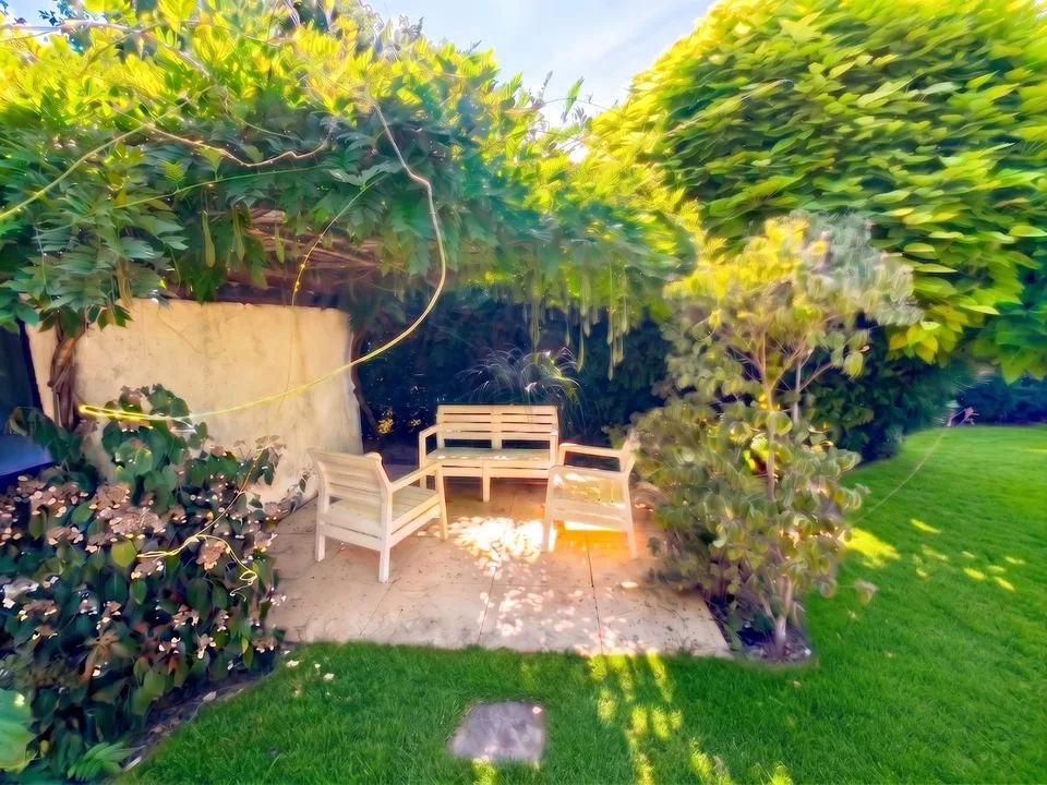 Magnifico appartamento/casa di villaggio con grande giardino