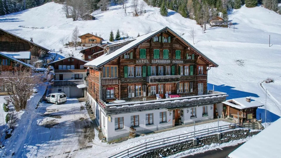Enorme casa unifamiliare in un paradiso naturale a Saxeten