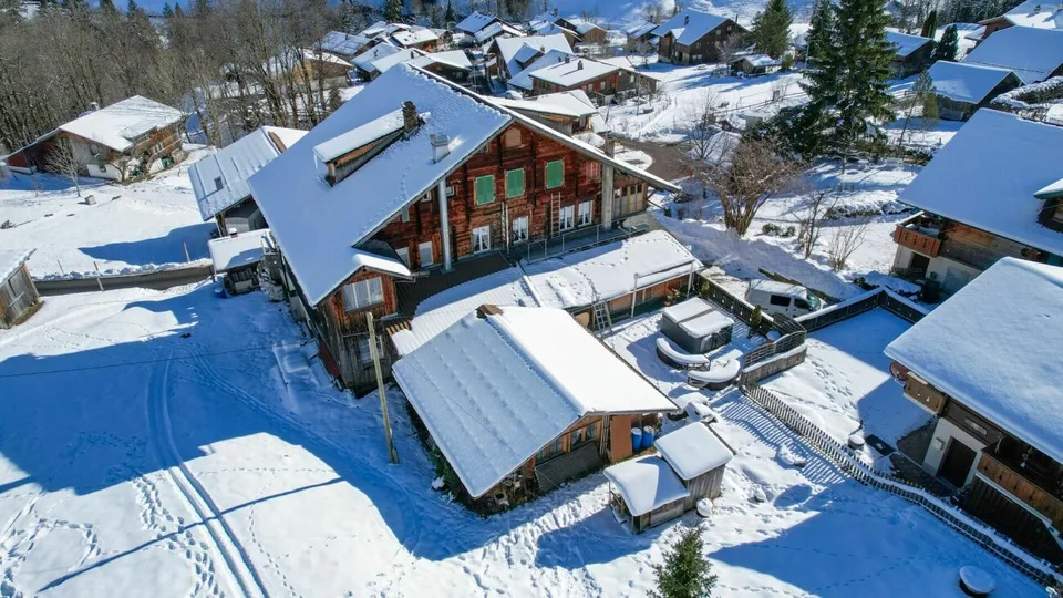 Enorme casa unifamiliare in un paradiso naturale a Saxeten