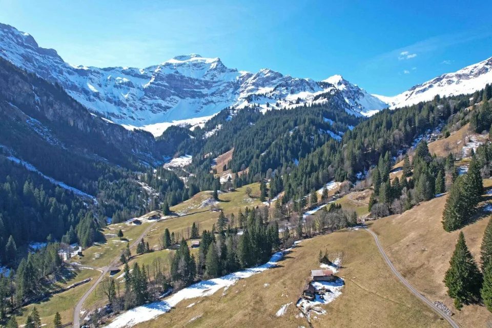 Enorme casa unifamiliare in un paradiso naturale a Saxeten