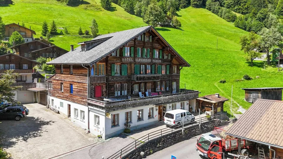 Enorme casa unifamiliare in un paradiso naturale a Saxeten