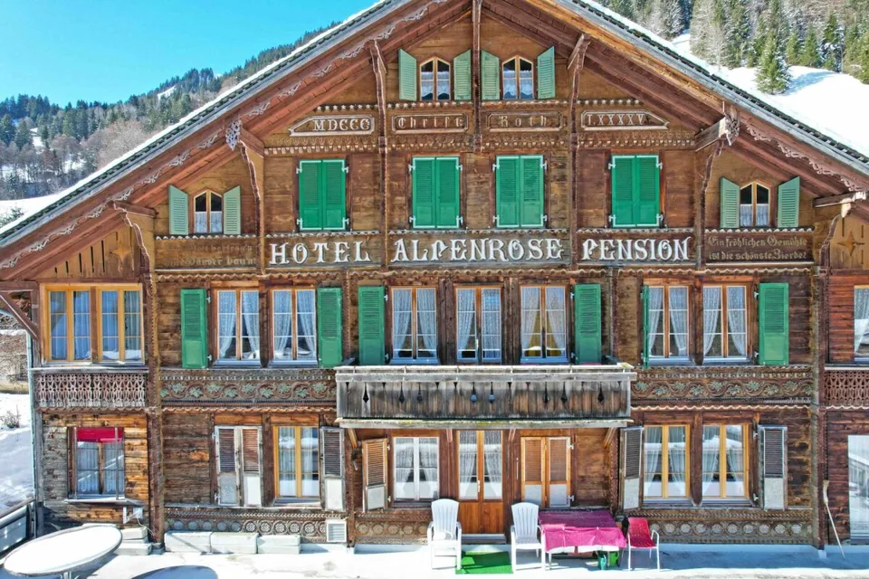 Enorme casa unifamiliare in un paradiso naturale a Saxeten