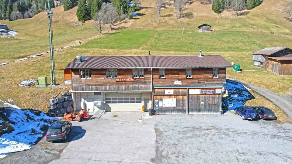 Ristorante `Pintli` con appartamento per gli ospiti