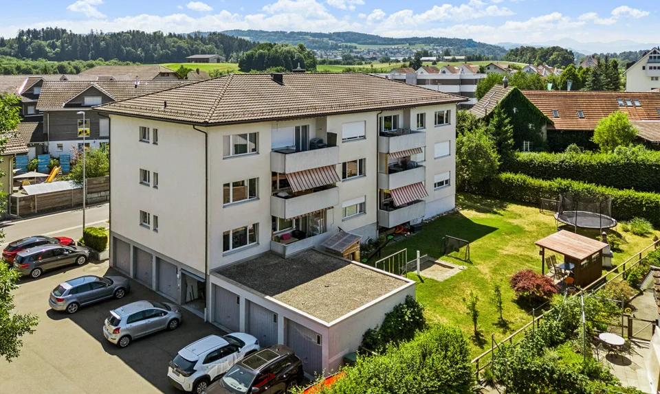 Well-maintained multi-family house with 9 apartments in Schwarzenbach SG
