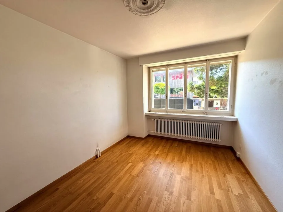 Multi-family house with 4 residential units in a central location in Bellach