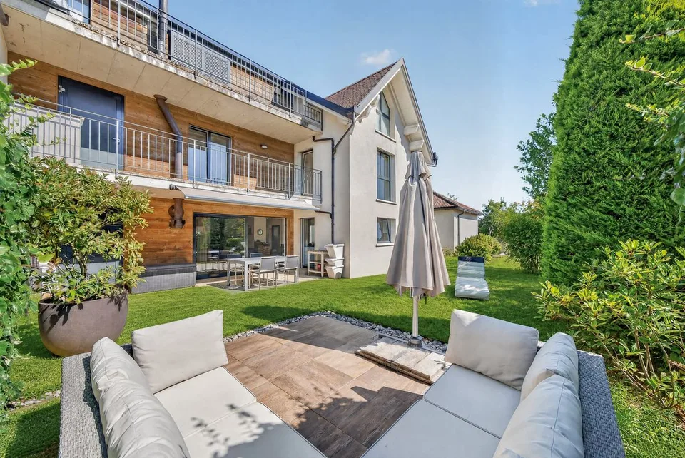 Appartement en duplex avec jardin et grand disponible, à 15 minutes de Lausanne
