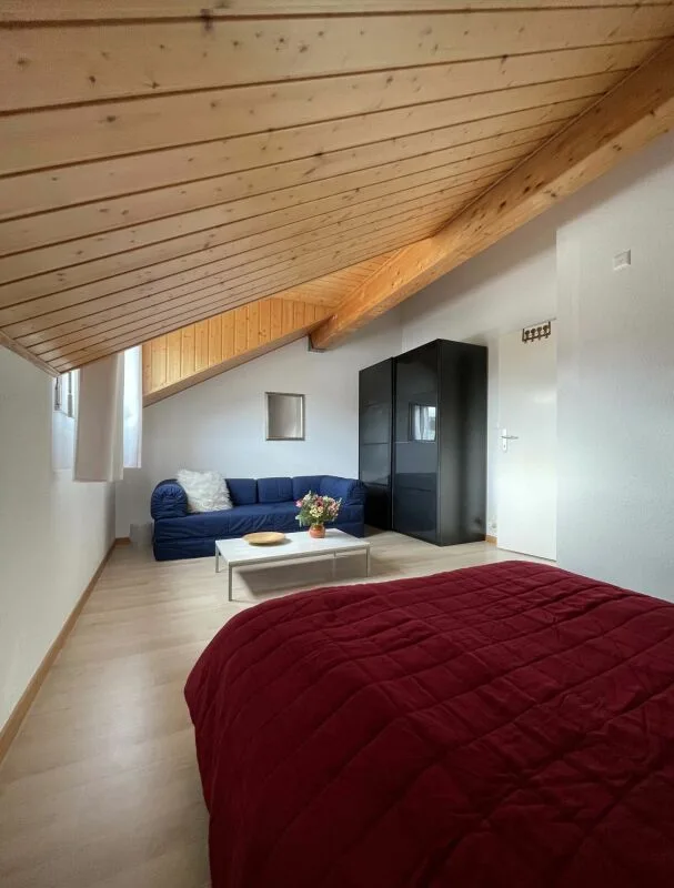 Appartamento duplex in attico di 5,5 locali in un'oasi di verde