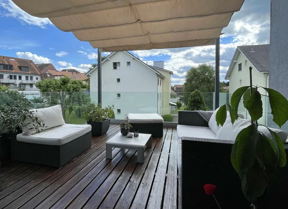 Appartamento duplex in attico di 5,5 locali in un'oasi di verde