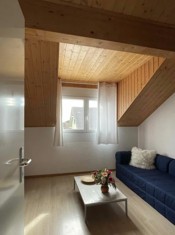 Appartamento duplex in attico di 5,5 locali in un'oasi di verde