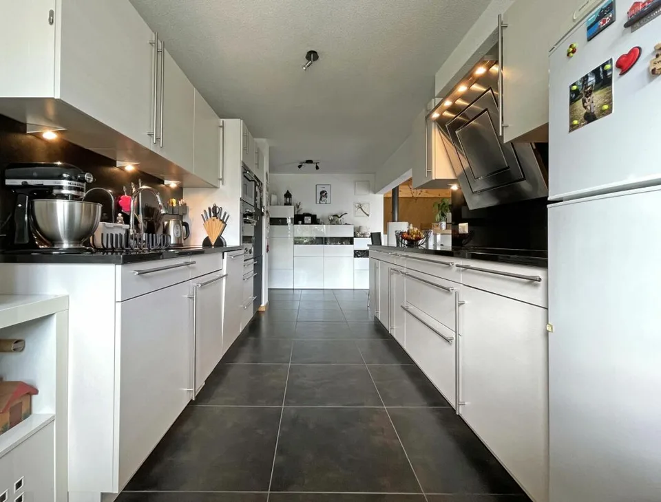 Appartamento duplex in attico di 5,5 locali in un'oasi di verde