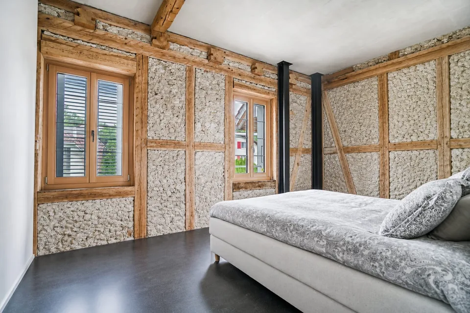 Historic Gem with Modern Finish - 2.5-Room Apartment with Balcony