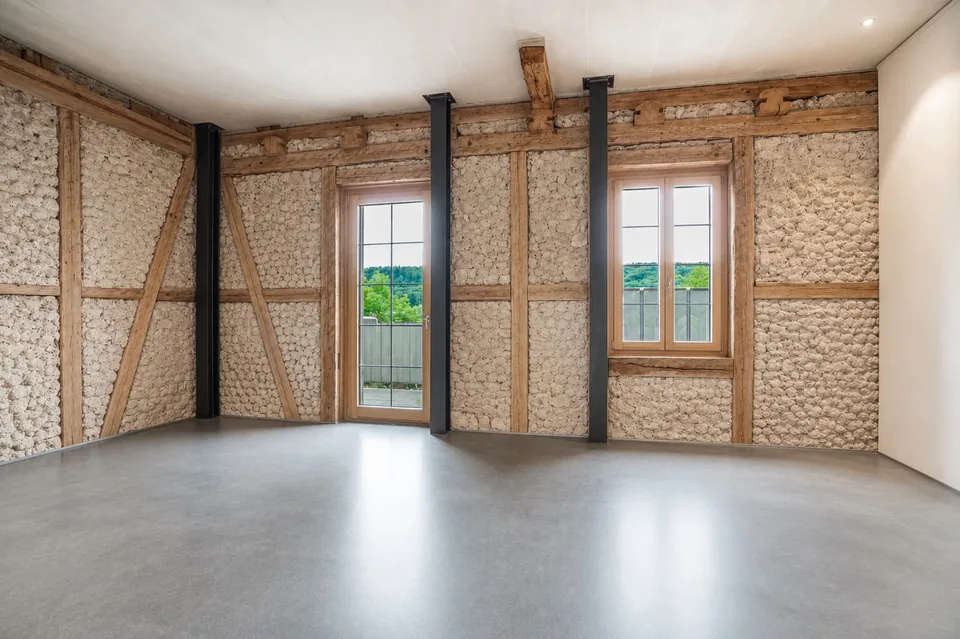 Historic Gem with Modern Finish - 2.5-Room Apartment with Balcony