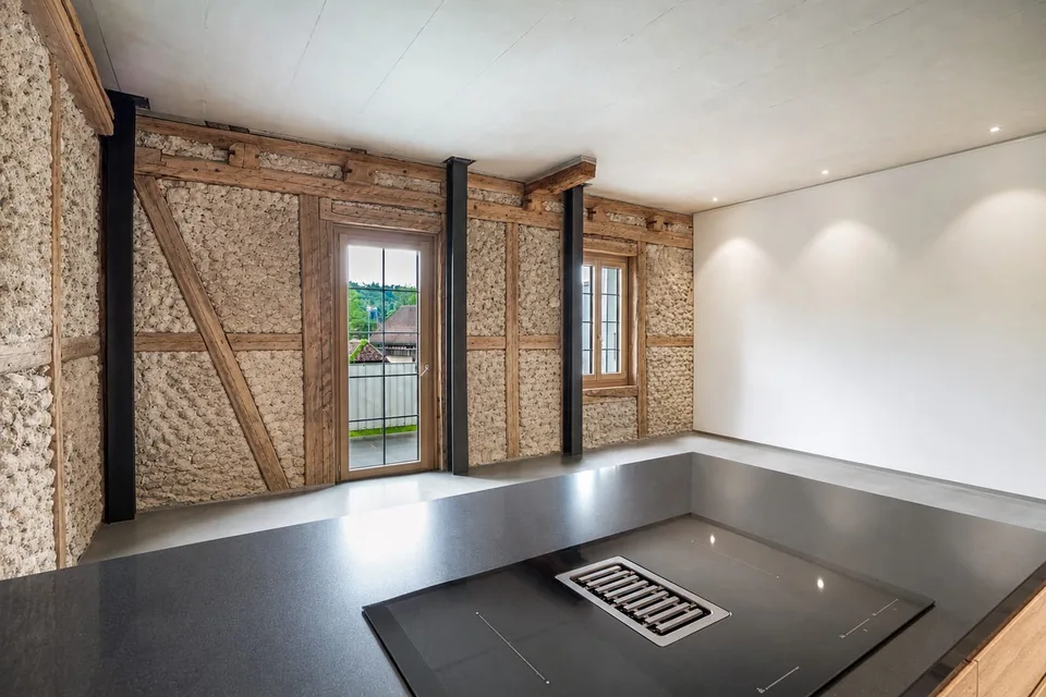 Historic Gem with Modern Finish - 2.5-Room Apartment with Balcony